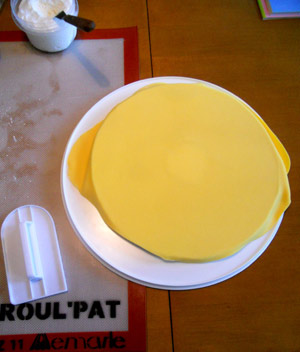Cover a Cake Board with Fondant