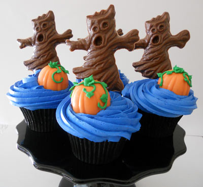 Cupcakes with Pumpkins & Trees