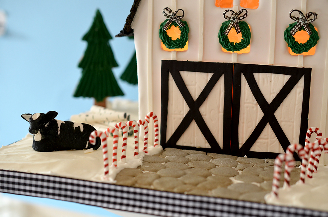 Modern Farmhouse Gingerbread House – Cake & Cupboard