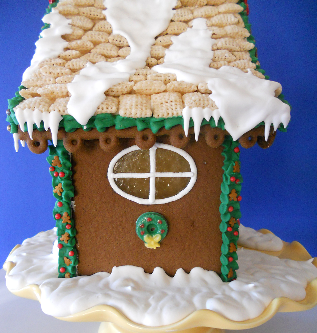 Santa’s Gingerbread house – Cake & Cupboard